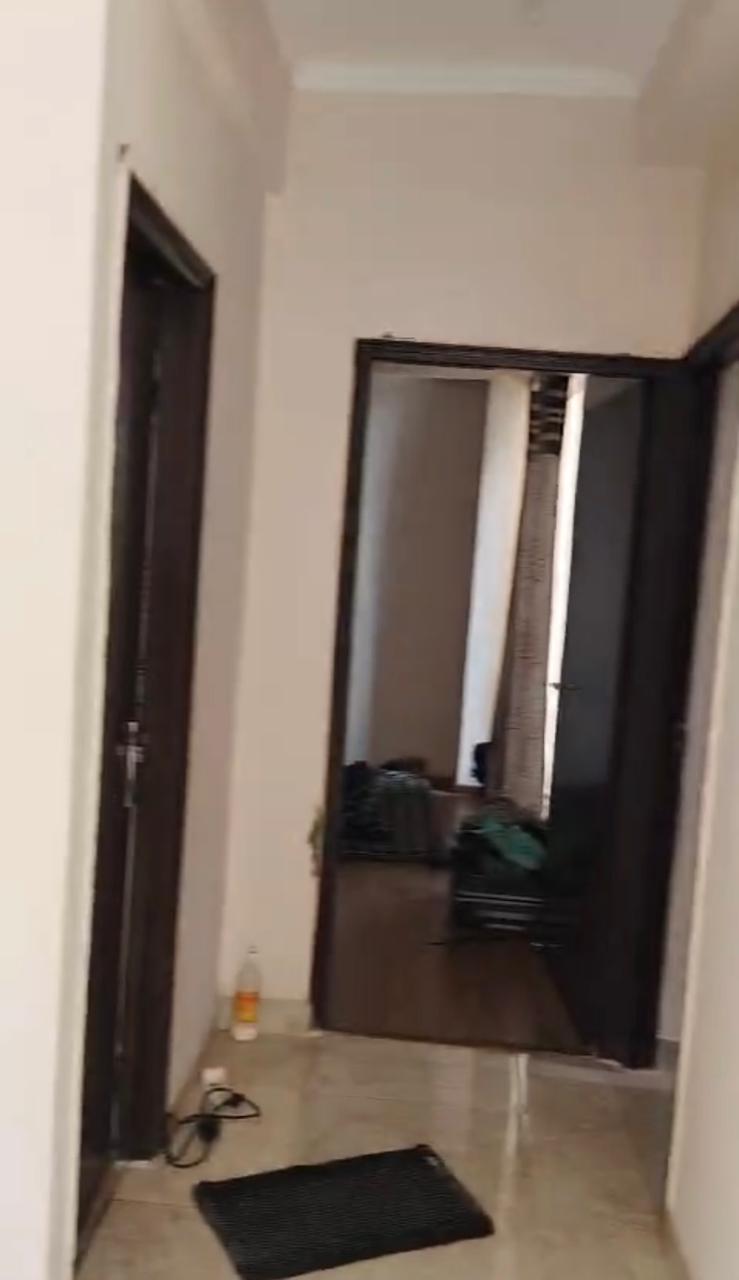 Amrapali Golf Homes : 3BHK Semi Furnished Flat For Rent in Sector 4, Noida Extension