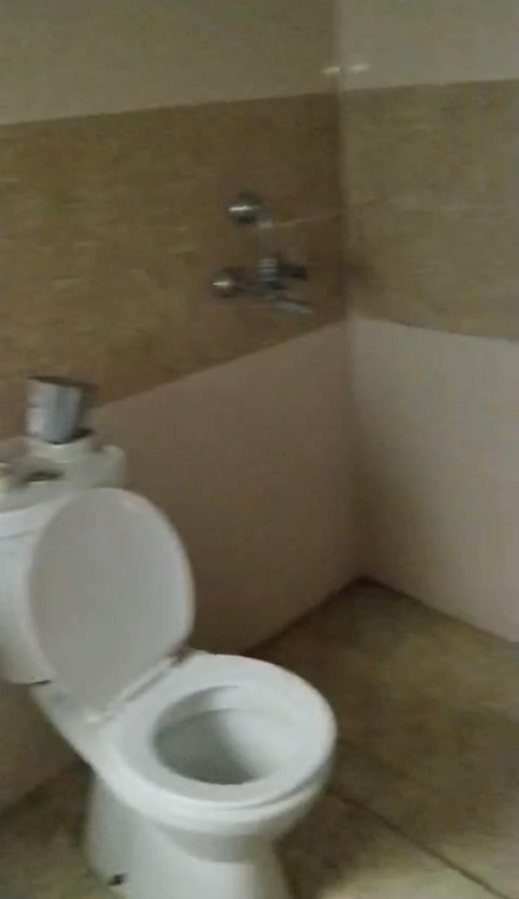 Amrapali Golf Homes : 3BHK Semi Furnished Flat For Rent in Sector 4, Noida Extension