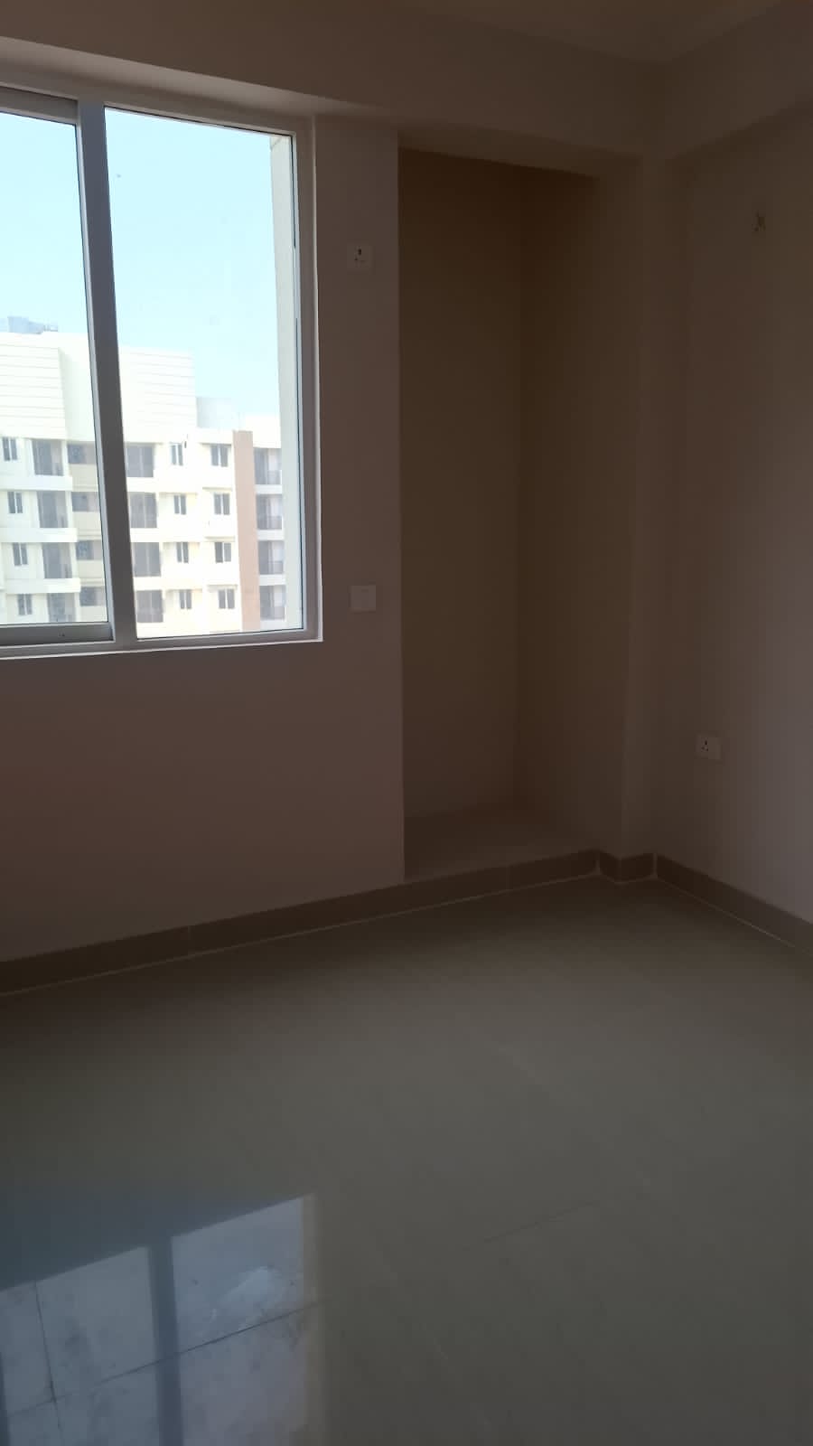 Amrapali Golf Homes : 3BHK UnFurnished Flat For Sell in Sector 4, Noida Extension 