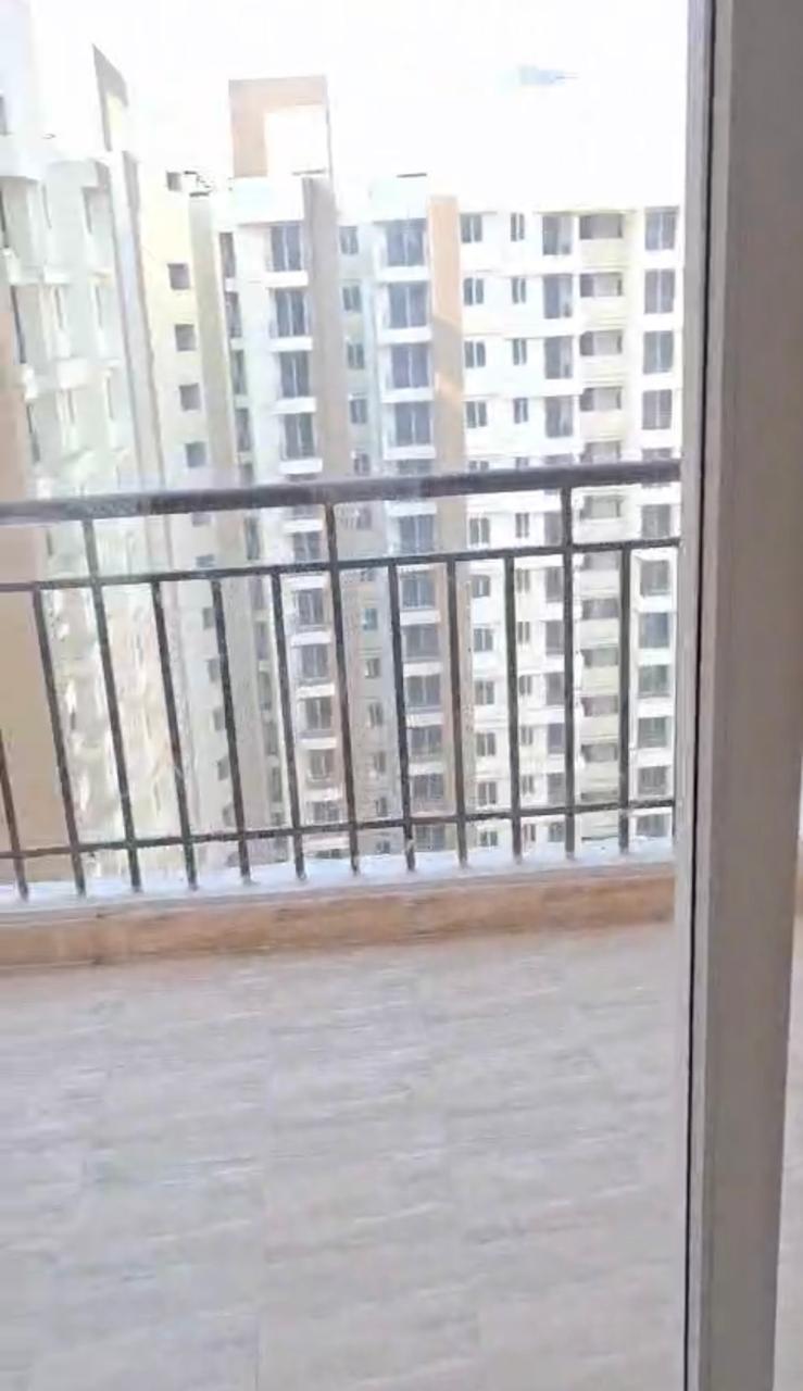 Amrapali Golf Homes : 3BHK UnFurnished Flat For Sell in Sector 4, Noida Extension