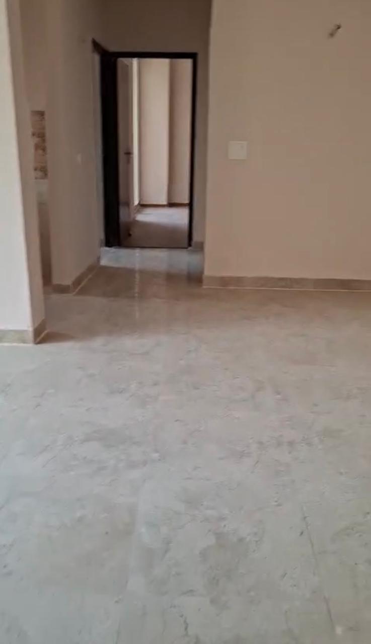 Amrapali Golf Homes : 3BHK UnFurnished Flat For Sell in Sector 4, Noida Extension