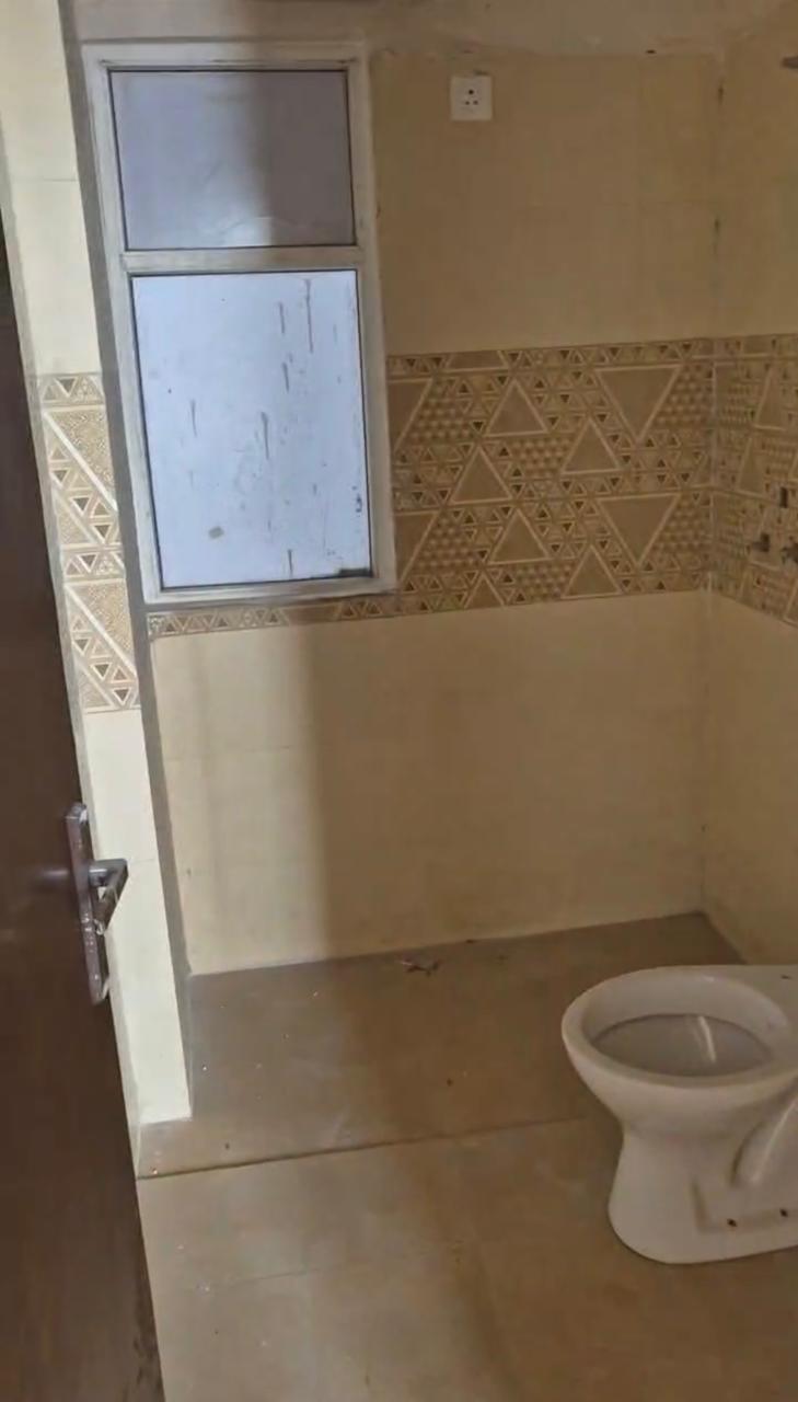 Amrapali Golf Homes : 3BHK UnFurnished Flat For Sell in Sector 4, Noida Extension