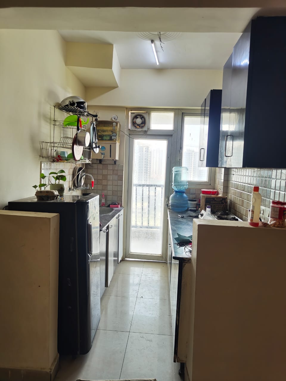 Amrapali La Residentia : 1 Room in Fully Furnished Preoccupied Flat For Rent in Tech-zone 4, Noida Extension