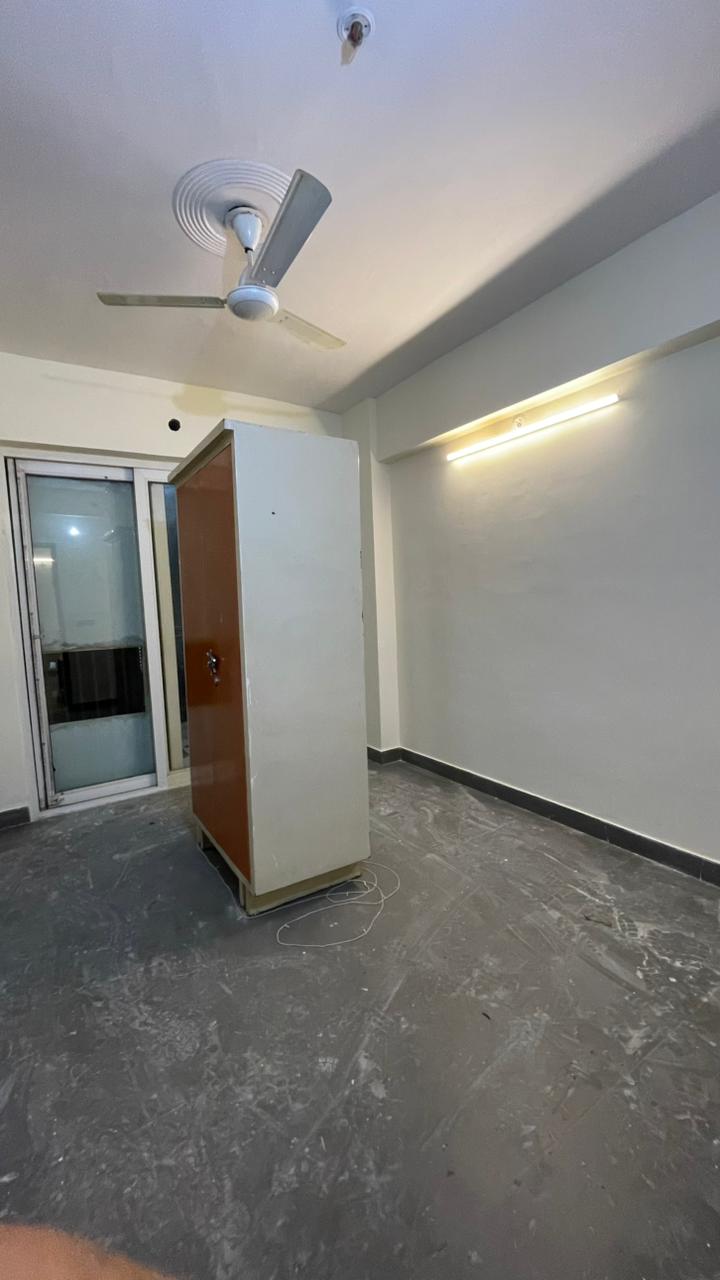 Amrapali La Residentia : 2 BHK UnFurnished Flat For Rent in TechZone 4, Noida Extension