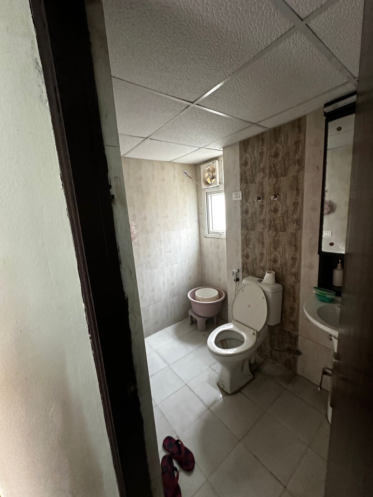 Amrapali La Residentia : 3 BHK + Servent Semi Furnished Flat For Rent in TechZone 4, Noida Extension