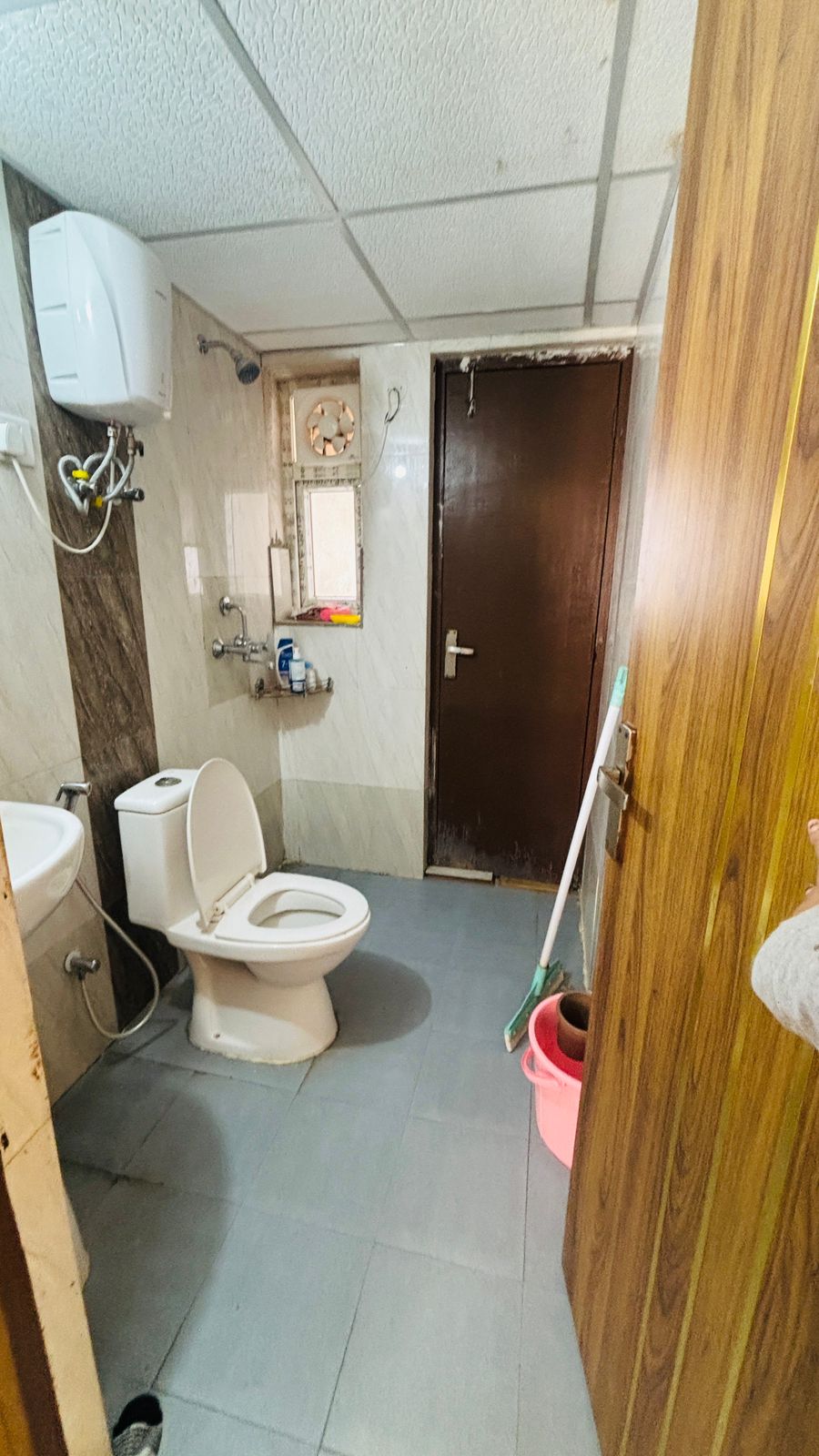 Amrapali La Residentia : 3 BHK Semi Furnished Flat For Rent in TechZone 4, Noida Extension
