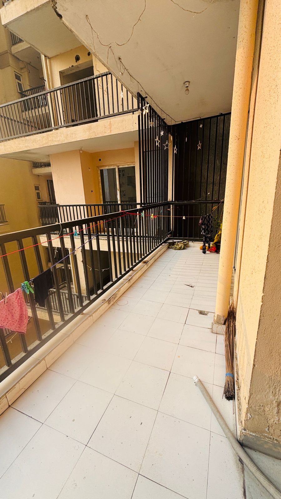 Amrapali La Residentia : 3 BHK Semi Furnished Flat For Rent in TechZone 4, Noida Extension