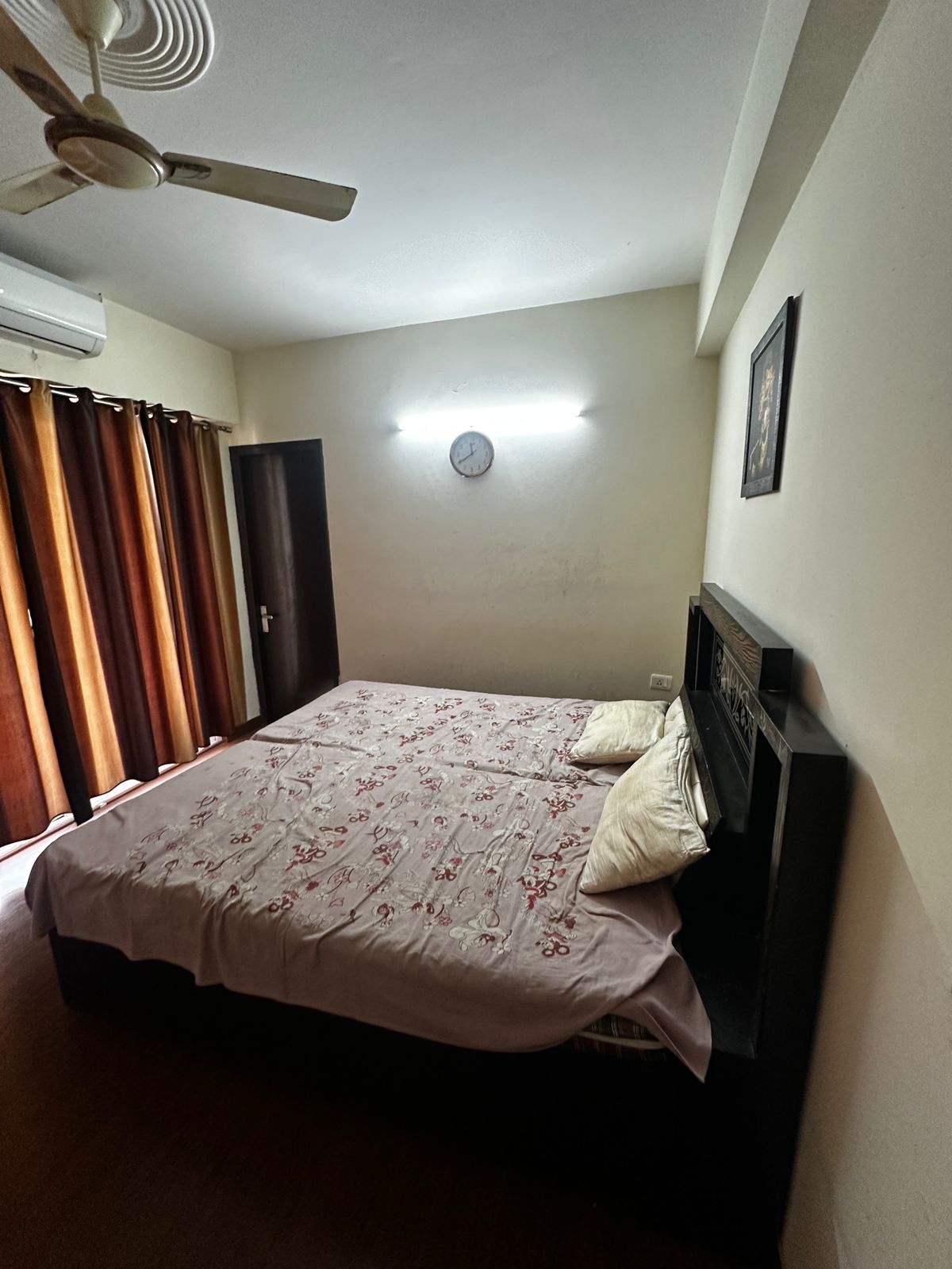 Amrapali La Residentia : 3 BHK + Servent Semi Furnished Flat For Rent in TechZone 4, Noida Extension