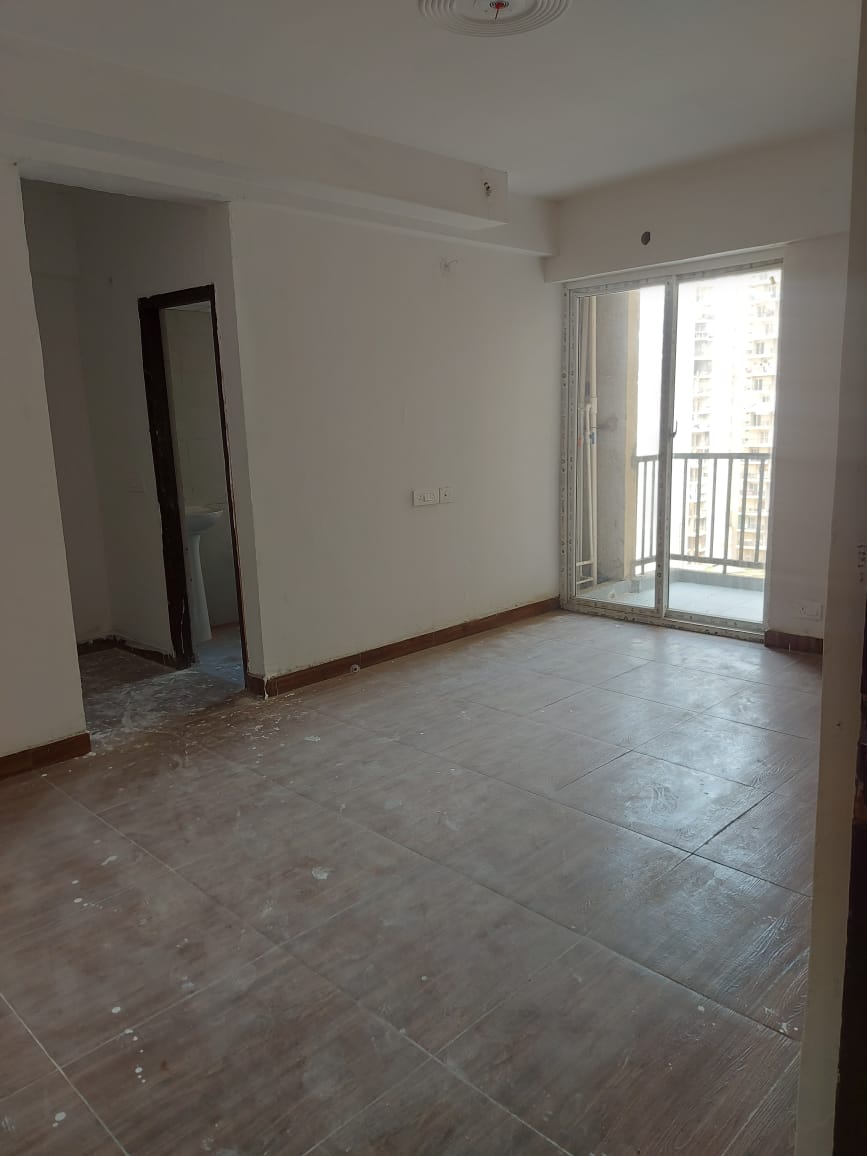 Amrapali La Residentia : 3BHK Semi Furnished Flat For Rent in TechZone 4, Noida Extension