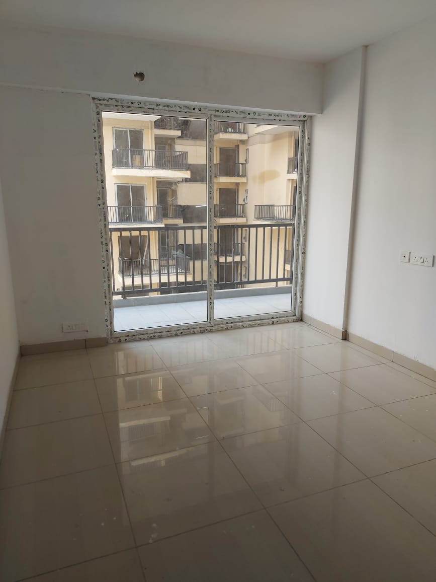Amrapali La Residentia : 3BHK Semi Furnished Flat For Rent in TechZone 4, Noida Extension