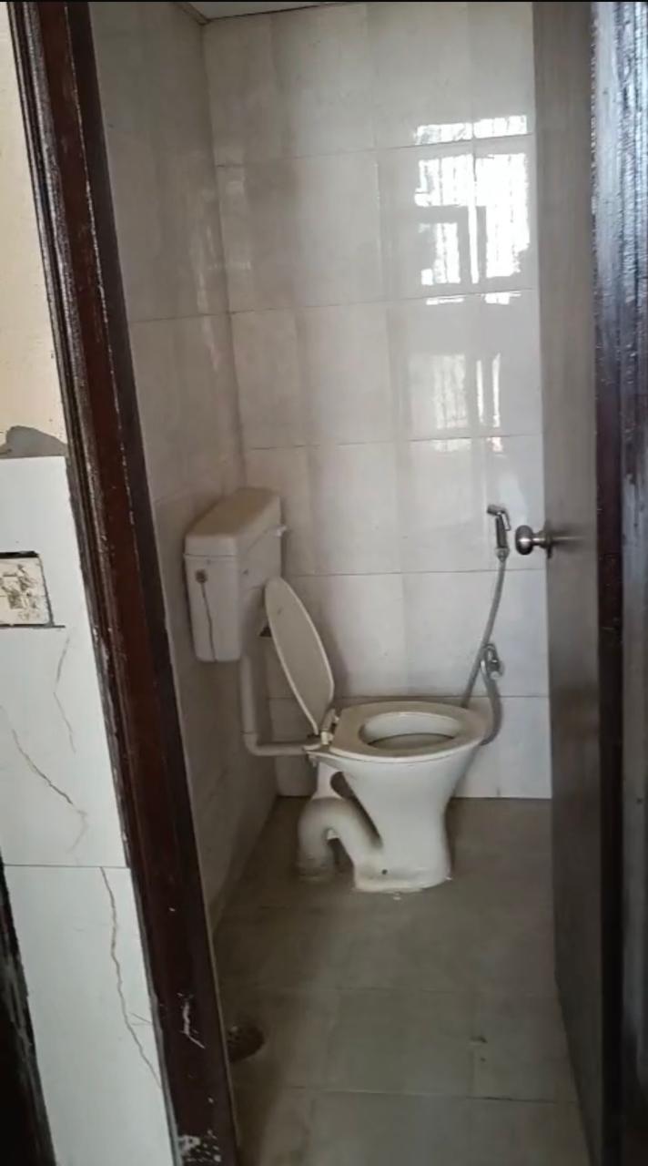 Amrapali La Residentia : 3BHK Semi Furnished Flat For Sell in TechZone 4, Noida Extension