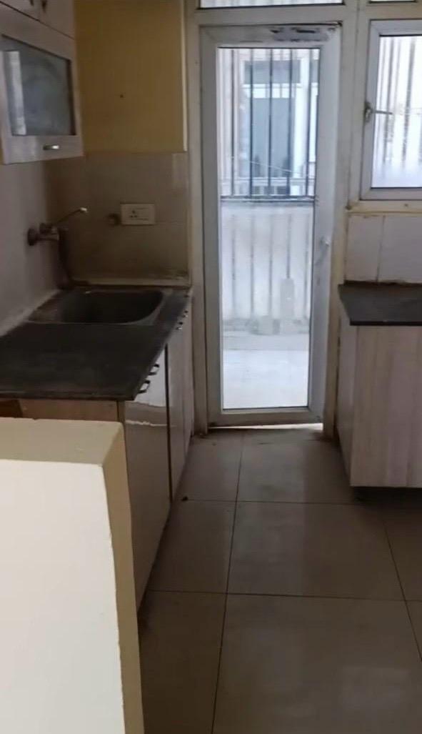 Amrapali La Residentia : 3BHK Semi Furnished Flat For Sell in TechZone 4, Noida Extension