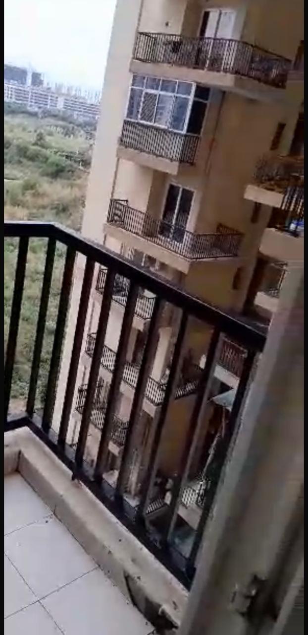 Amrapali La Residentia : 3BHK Semi Furnished Flat For Sell in TechZone 4, Noida Extension