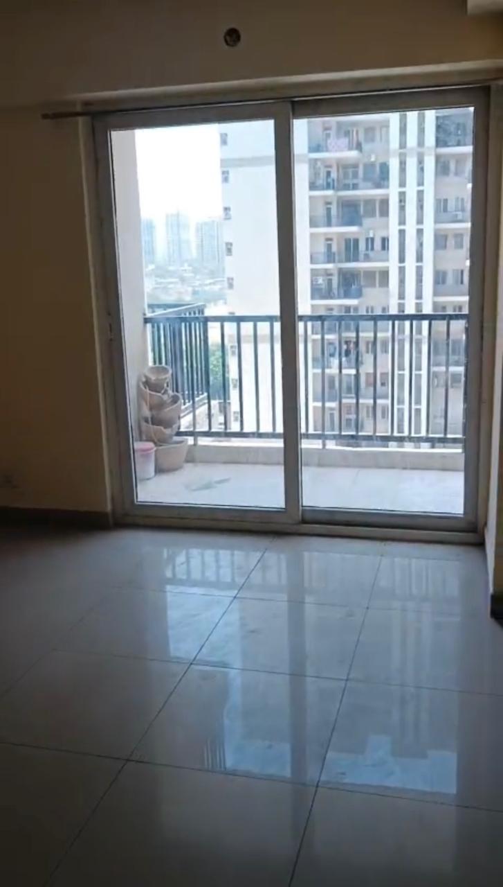 Amrapali La Residentia : 3BHK Semi Furnished Flat For Sell in TechZone 4, Noida Extension