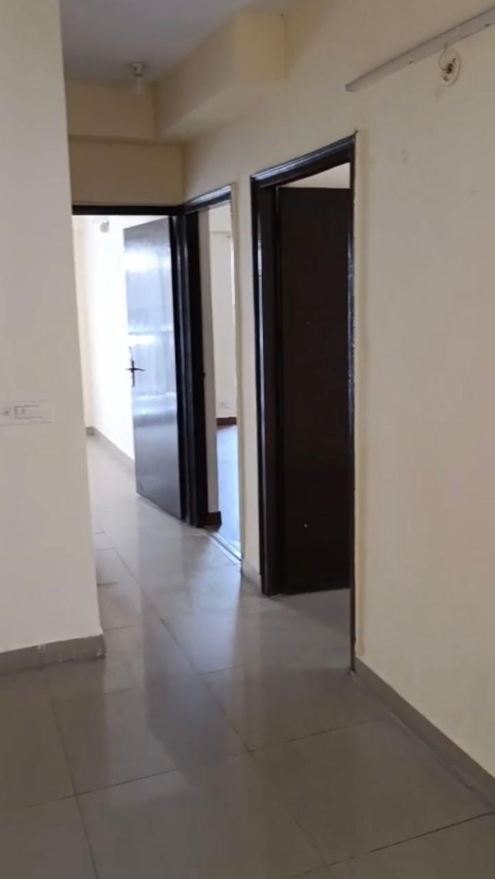 Amrapali La Residentia : 3BHK Semi Furnished Flat For Sell in TechZone 4, Noida Extension