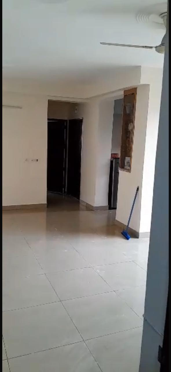 Amrapali La Residentia : 3BHK Semi Furnished Flat For Sell in TechZone 4, Noida Extension 