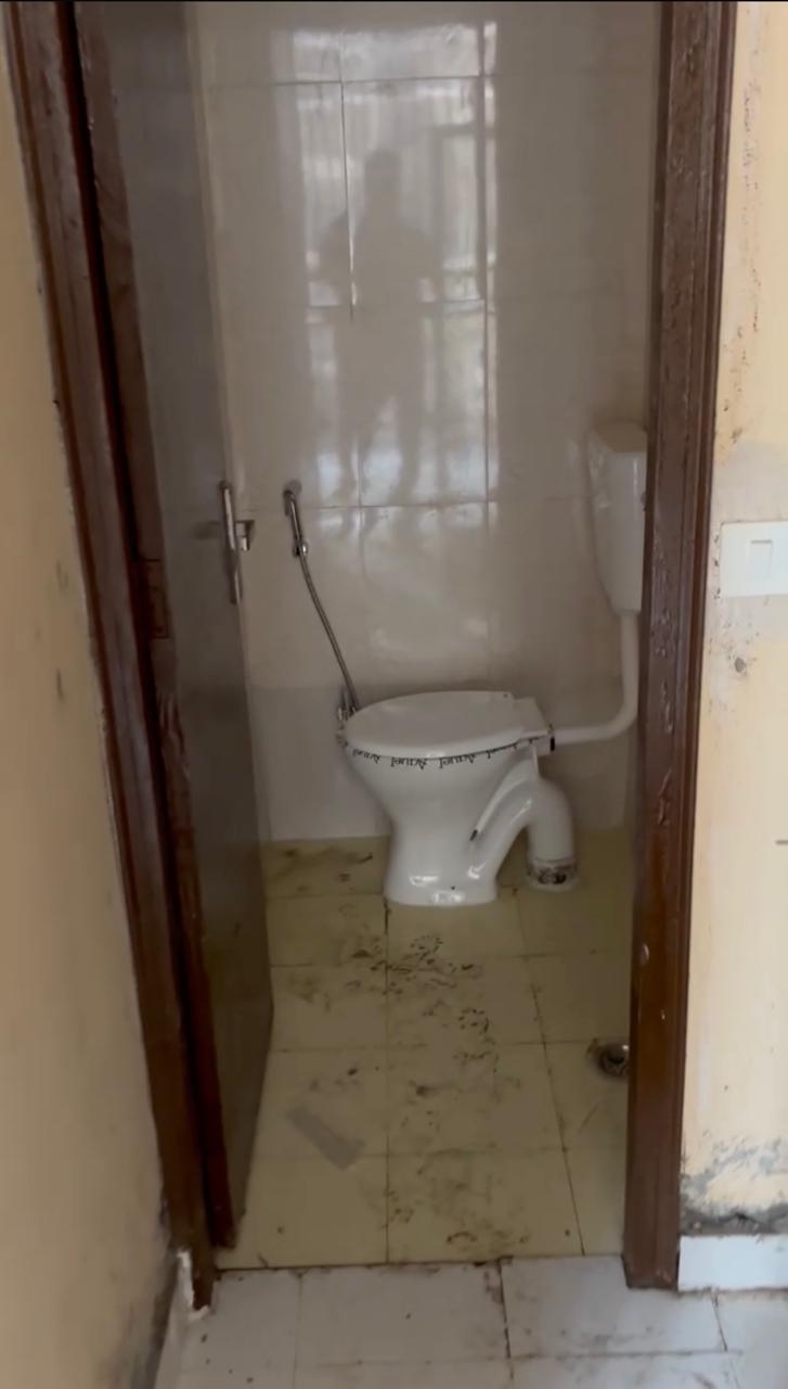 Amrapali La Residentia : 3BHK UnFurnished Flat For Sell in TechZone 4, Noida Extension 