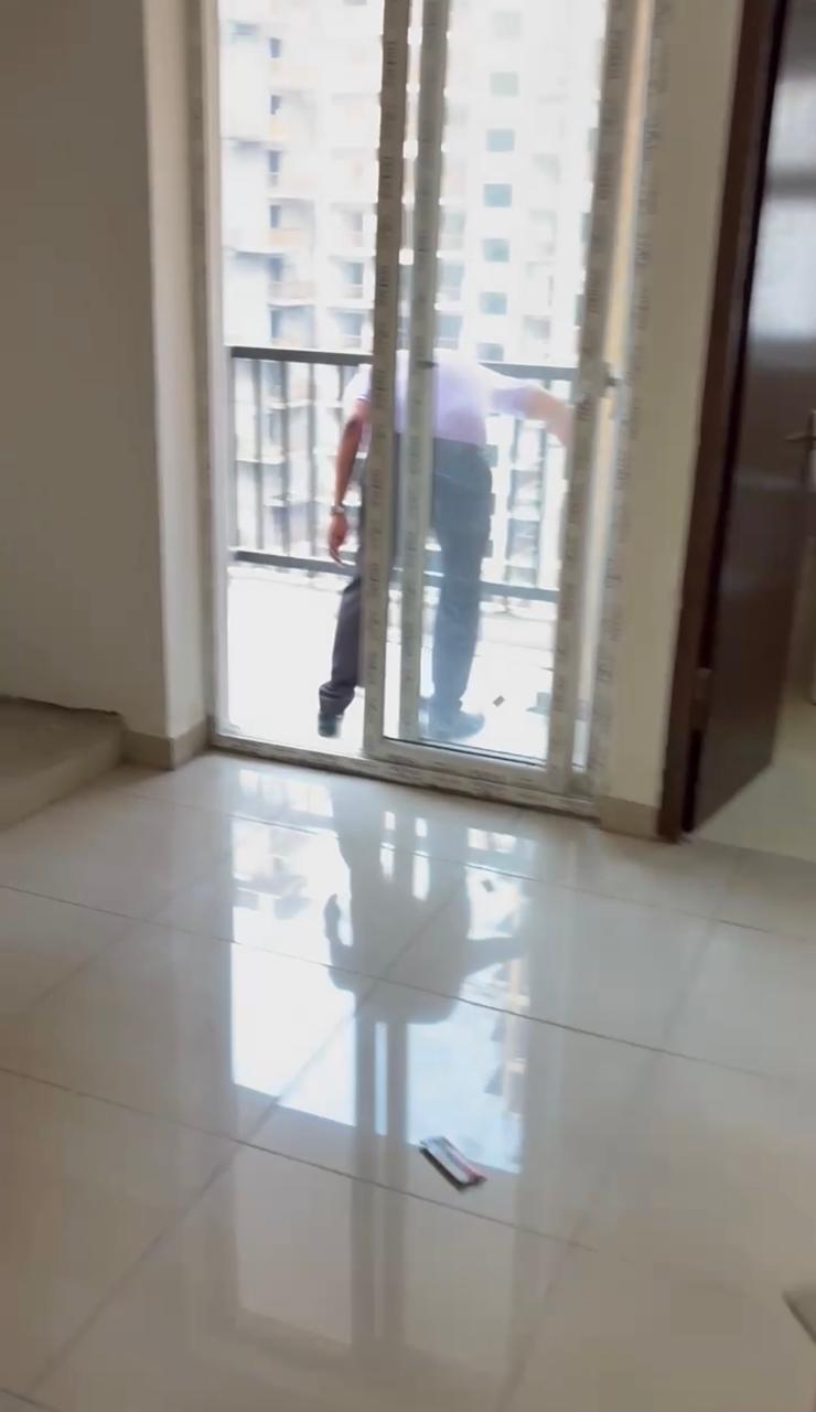 Amrapali La Residentia : 3BHK UnFurnished Flat For Sell in TechZone 4, Noida Extension