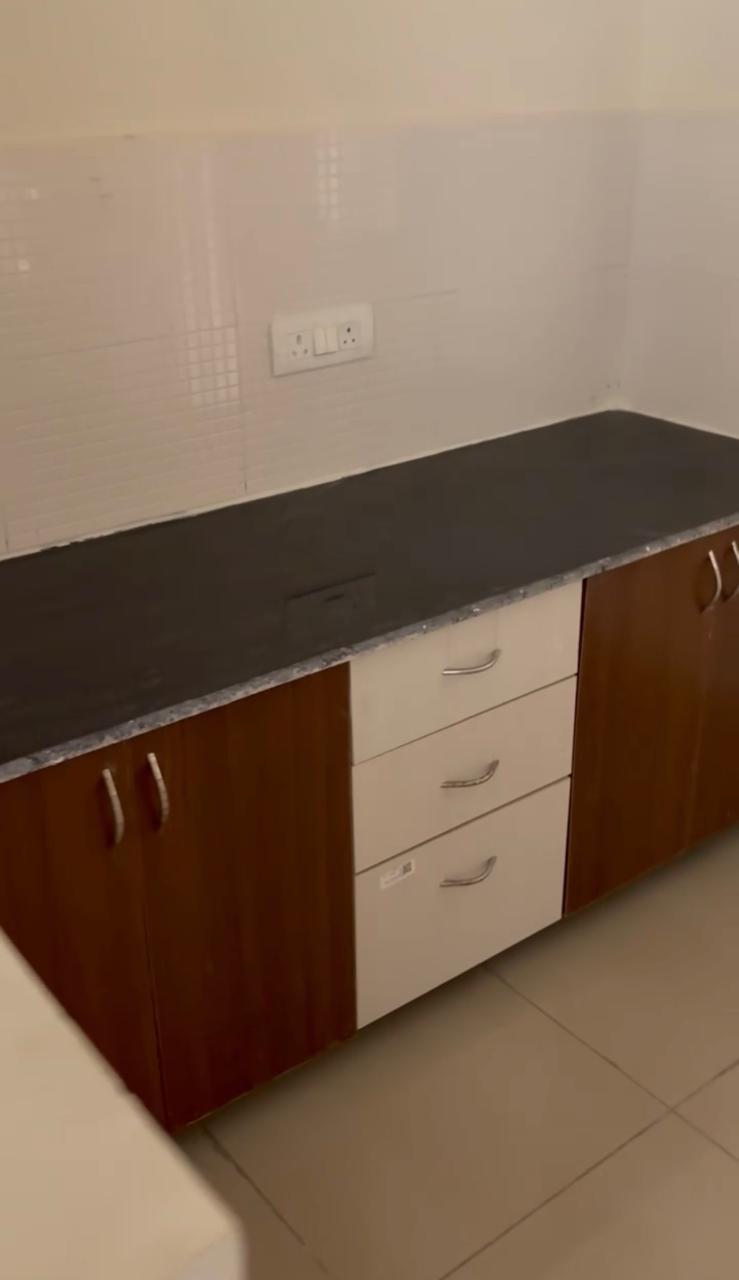 Amrapali La Residentia : 3BHK UnFurnished Flat For Sell in TechZone 4, Noida Extension