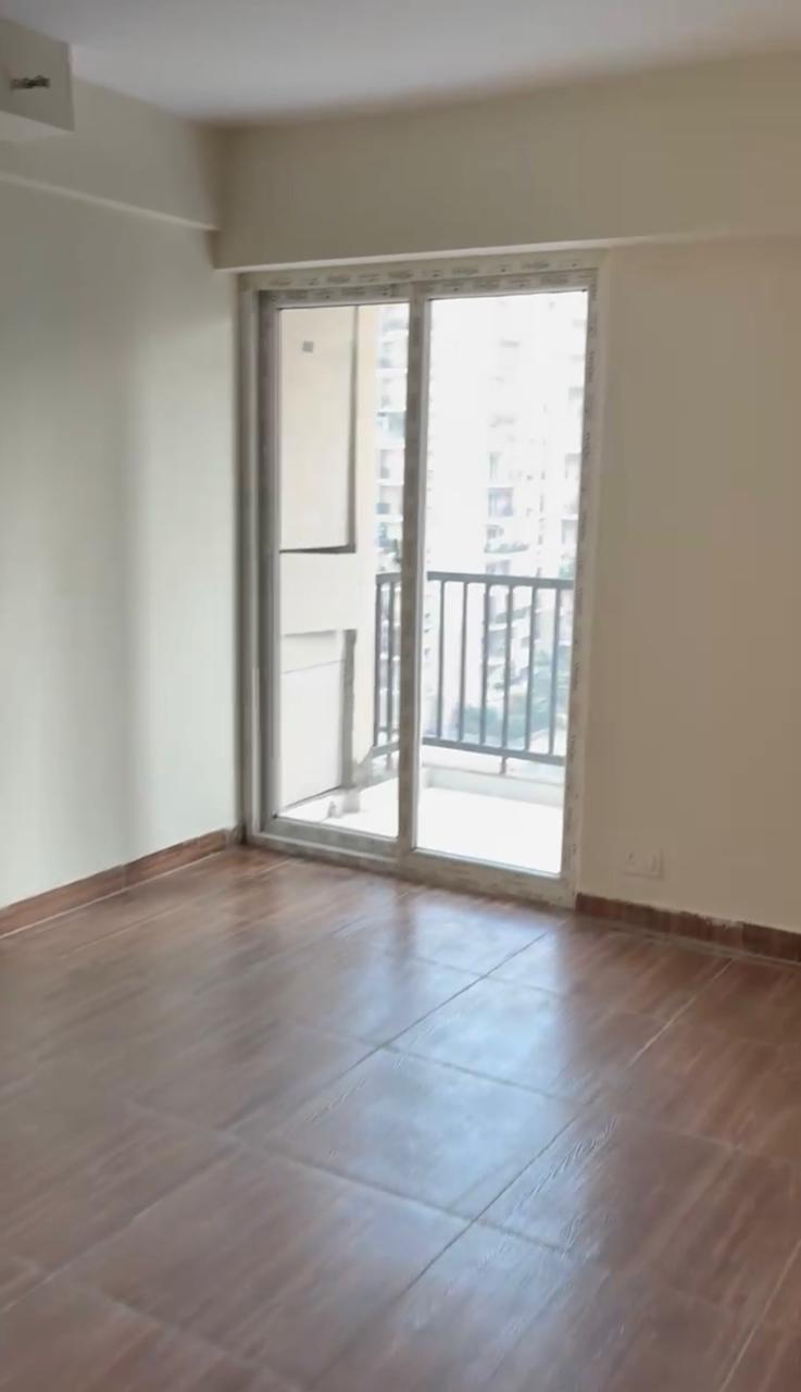 Amrapali La Residentia : 3BHK UnFurnished Flat For Sell in TechZone 4, Noida Extension
