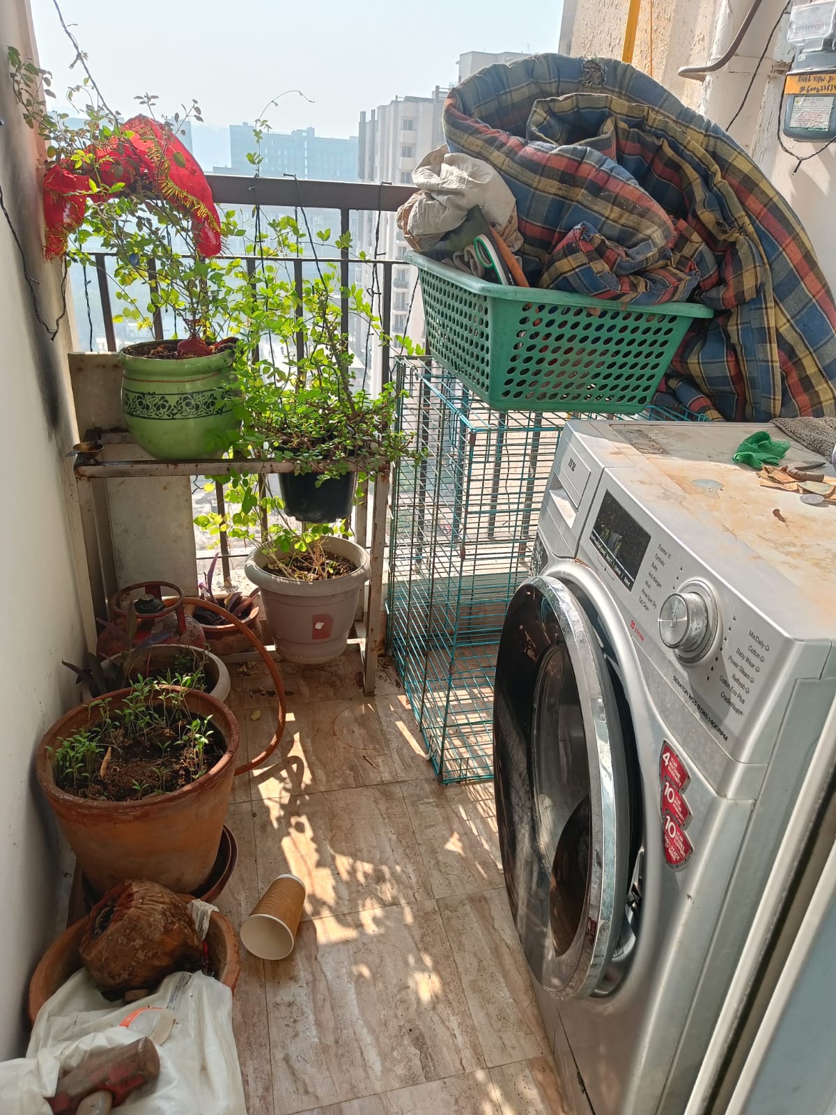 Amrapali RiverView : 1 Room in Preoccupied 2BHK Fully Furnished Flat For Rent in TechZone 4, Noida Extension 