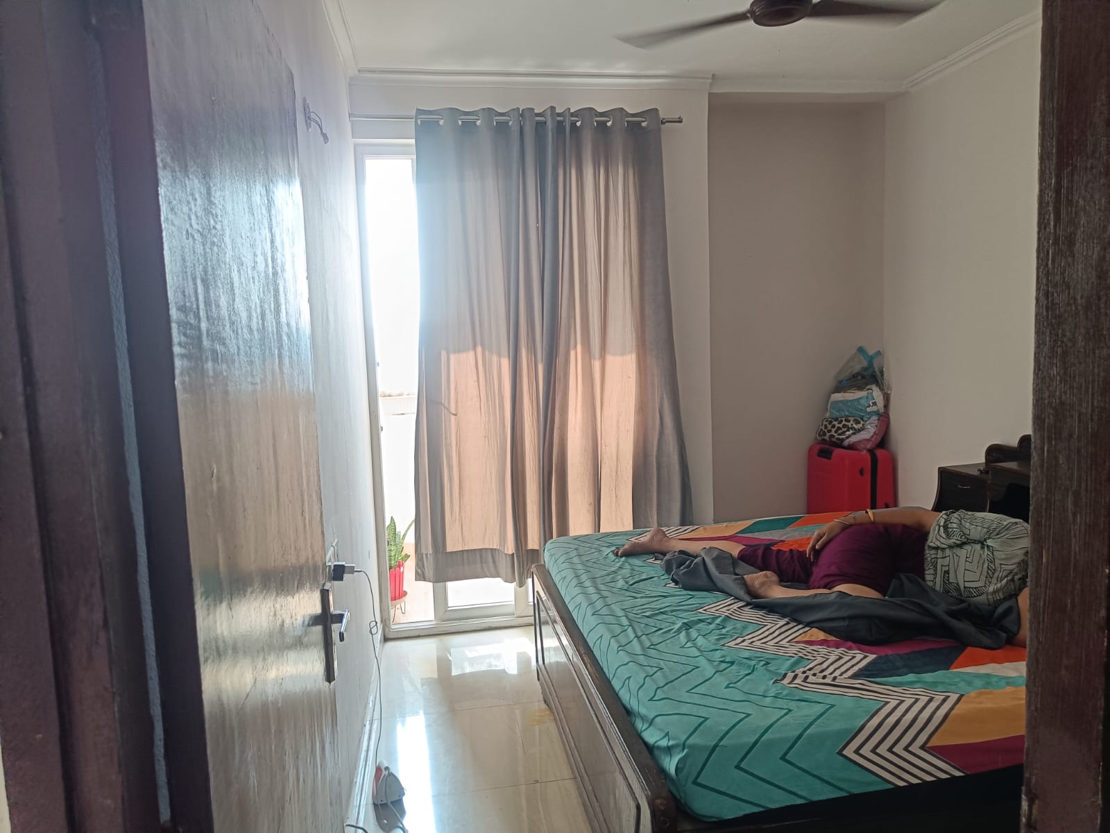 Amrapali RiverView : 1 Room in Preoccupied  2BHK Fully Furnished Flat For Rent in TechZone 4, Noida Extension
