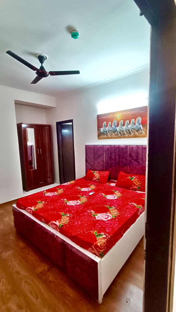Amrapali RiverView : 3BHK Fully Furnished Flat For Rent in TechZone 4, Noida Extension 