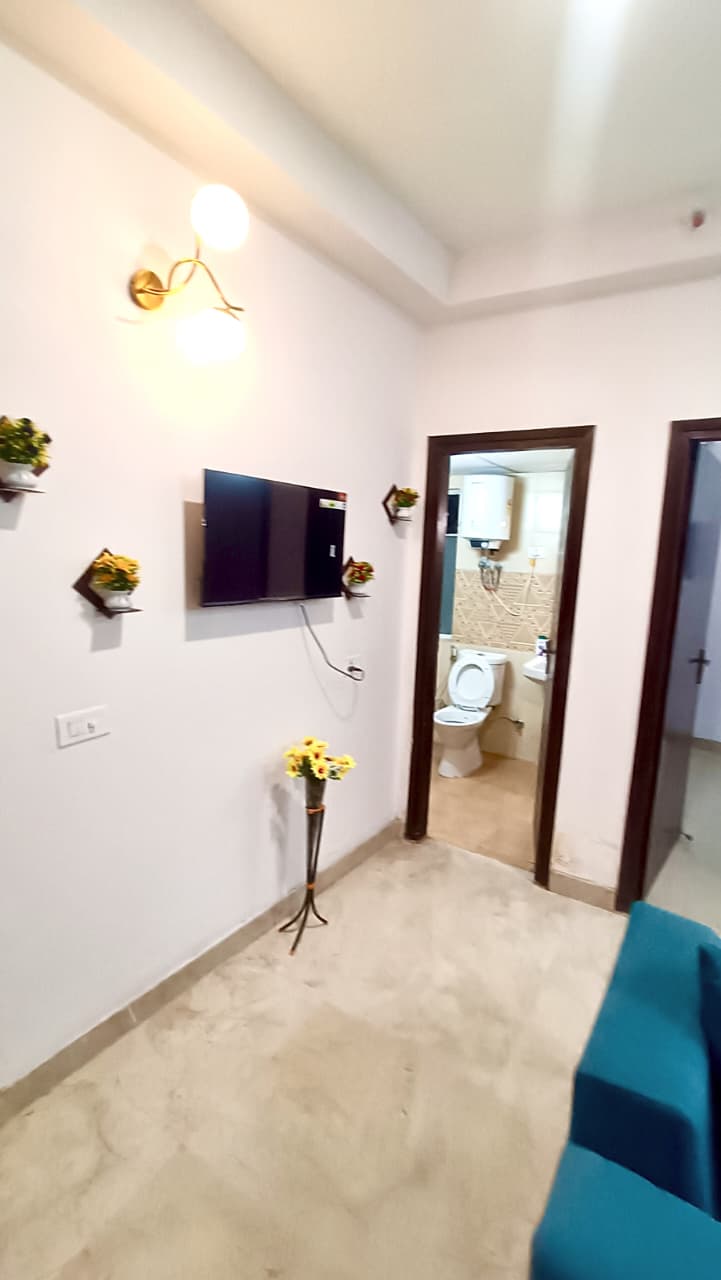 Amrapali RiverView : 3BHK Fully Furnished Flat For Rent in TechZone 4, Noida Extension