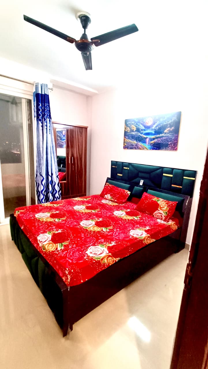 Amrapali RiverView : 3BHK Fully Furnished Flat For Rent in TechZone 4, Noida Extension