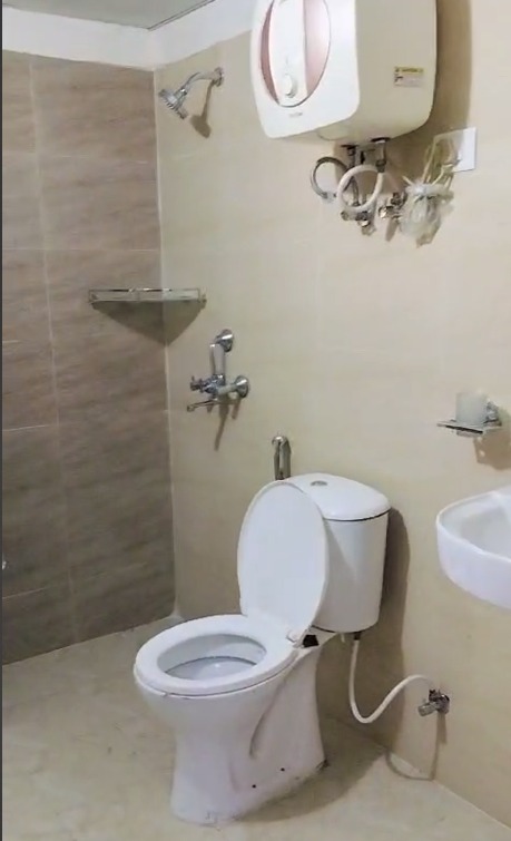 Amrapali Centurian Park : 3BHK Semi Furnished Flat For Sell in TechZone 4, Noida Extension