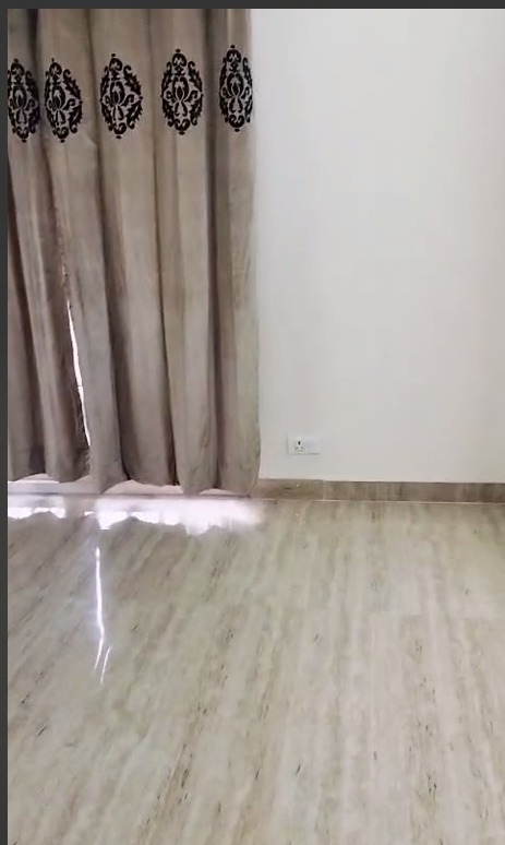 Amrapali Centurian Park : 3BHK Semi Furnished Flat For Sell in TechZone 4, Noida Extension