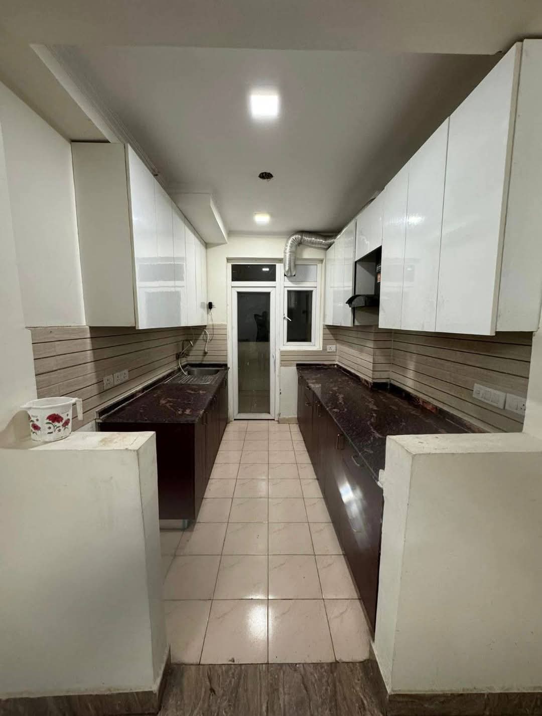 Amrapali Silicon City : 2 + 1 BHK Flat for sale in Sector 76, Noida