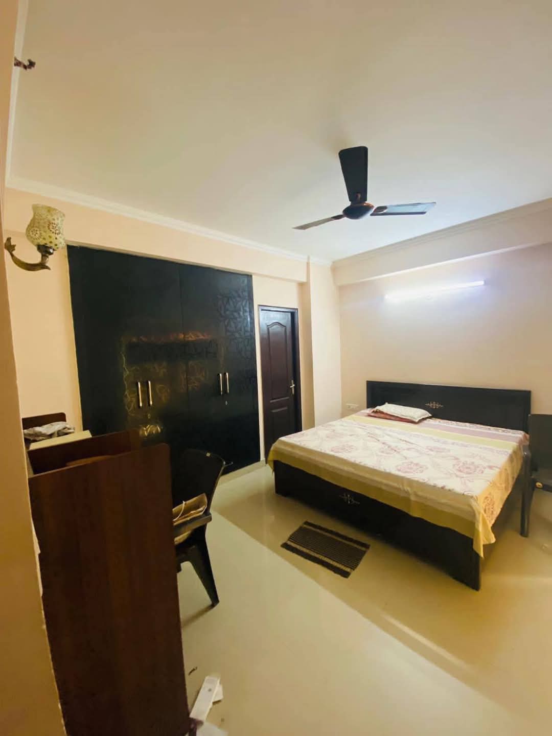 Amrapali Silicon City : 2 + 1 BHK Flat for sale in Sector 76, Noida
