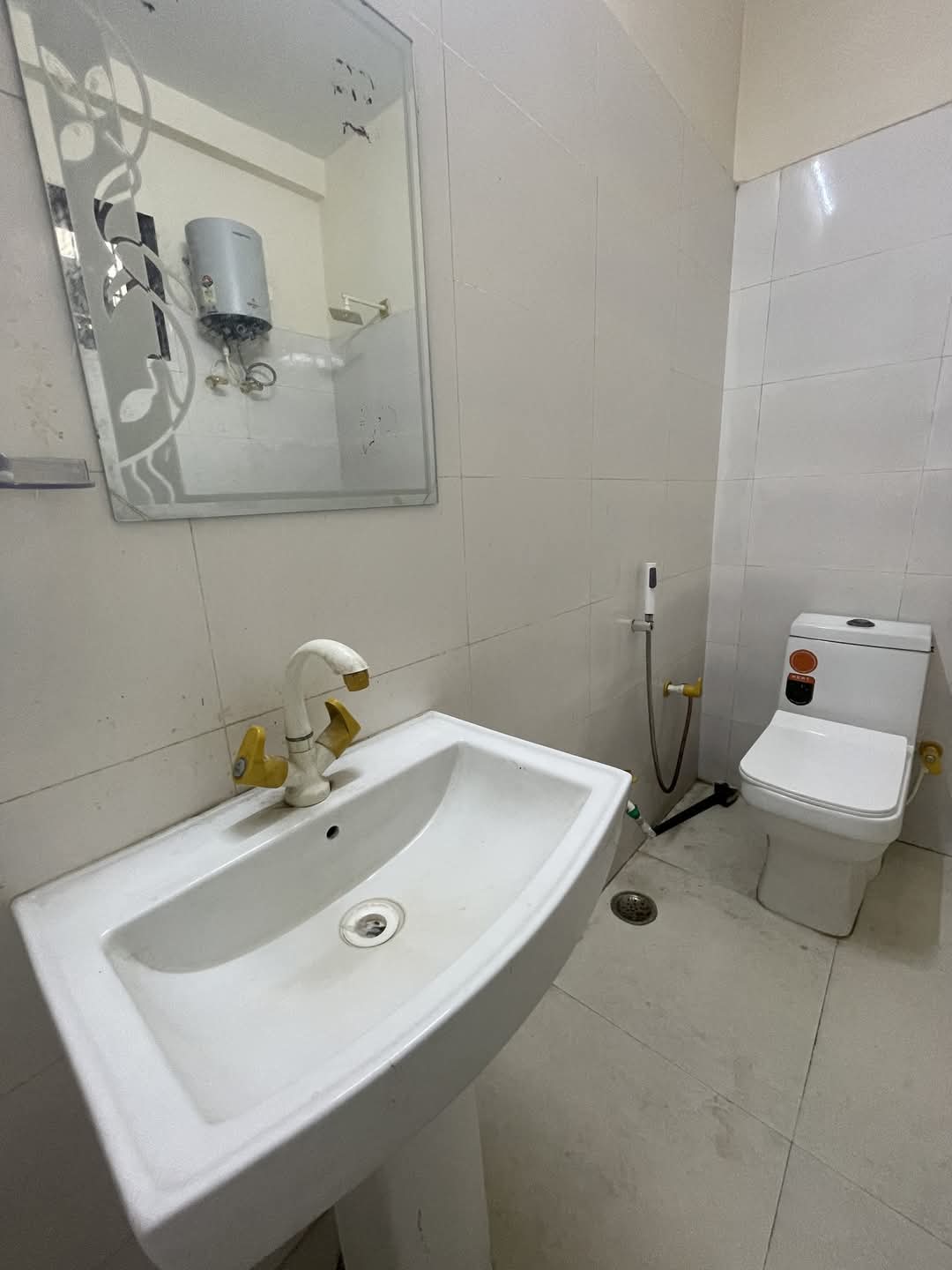 Amrapali Silicon City : 2 + 1 BHK Flat for sale in Sector 76, Noida