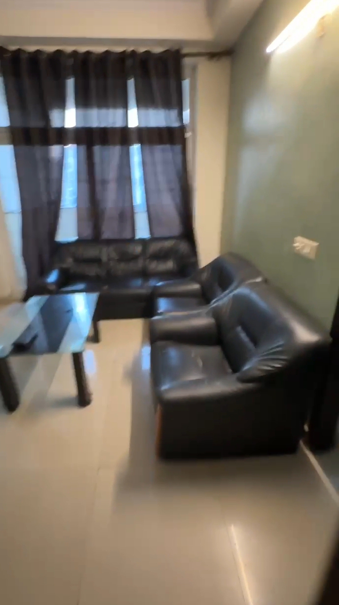 Amrapali Silicon City : 1 Room in Preoccupied 3BHK Fully Furnished Flat For Rent in Sector 76, Noida