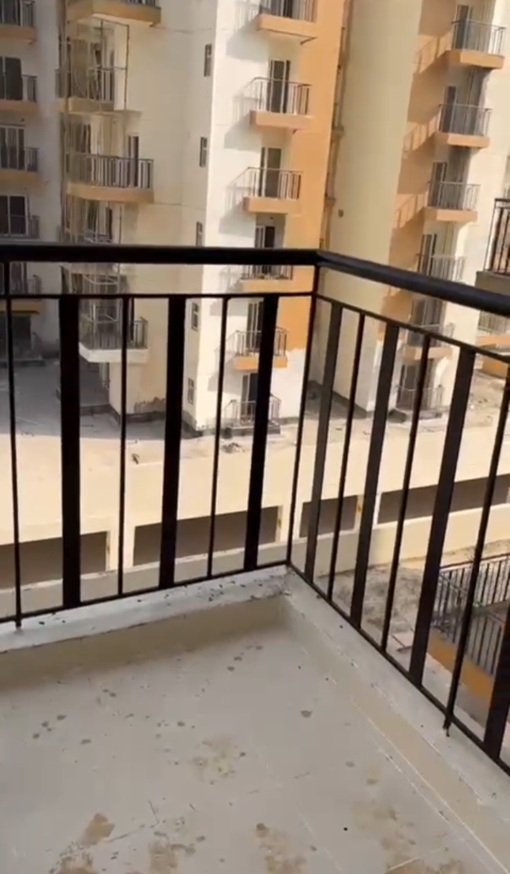 Amrapali Terrace Homes : 3 BHK UnFurnished Flat For Sell in TechZone 4, Noida Extension
