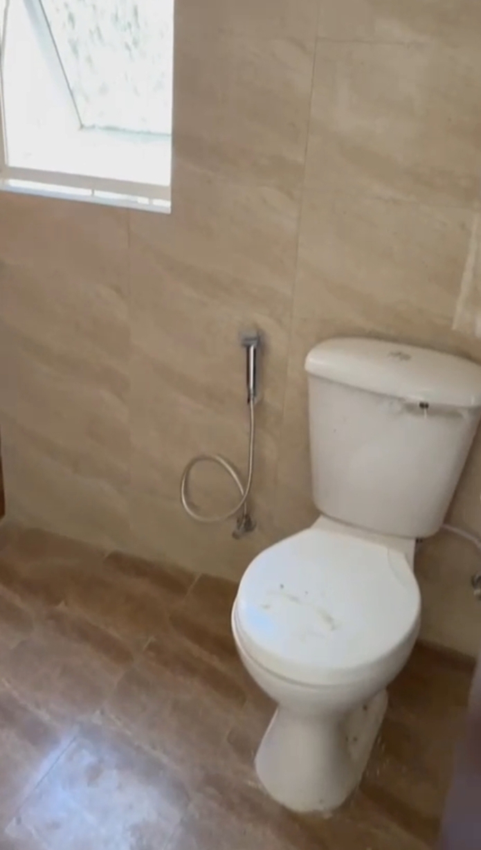 Amrapali Terrace Homes : 3 BHK UnFurnished Flat For Sell in TechZone 4, Noida Extension