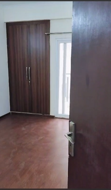 Amrapali Centurian Park : 3BHK Semi Furnished Flat For Sell in TechZone 4, Noida Extension