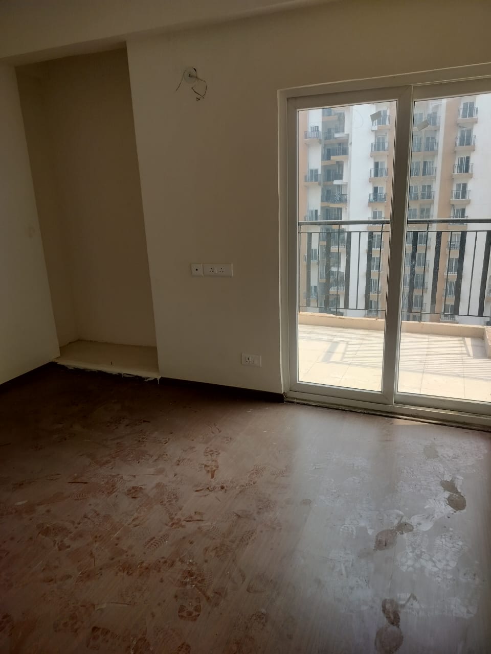 Amrapali Terrace Homes : 3BHK UnFurnished Flat For Sell in TechZone 4, Noida Extension