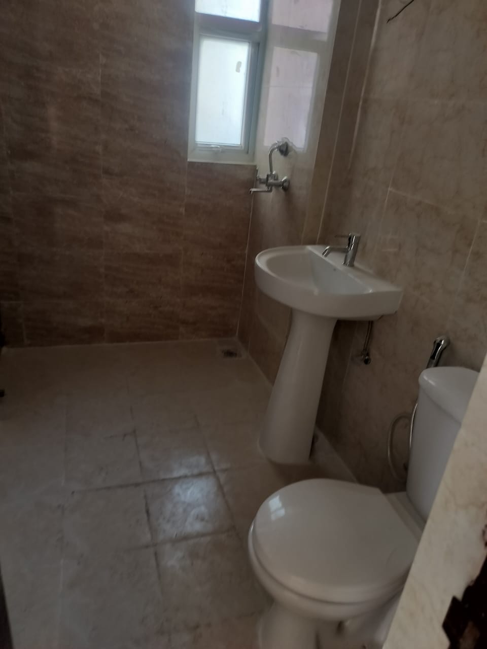 Amrapali Terrace Homes : 3BHK UnFurnished Flat For Sell in TechZone 4, Noida Extension