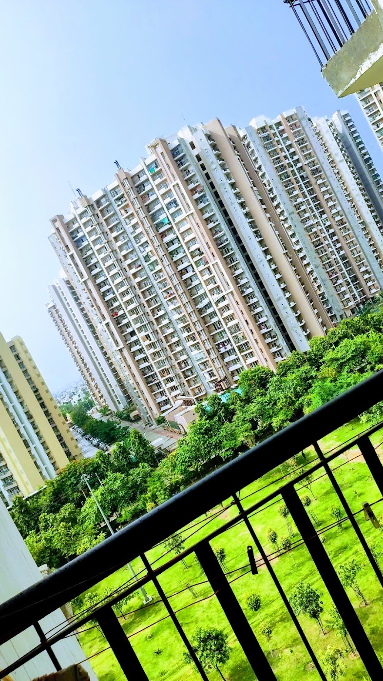 Amrapali Zodiac : 2 + 1 BHK Flat for sale in Sector 120, Noida 