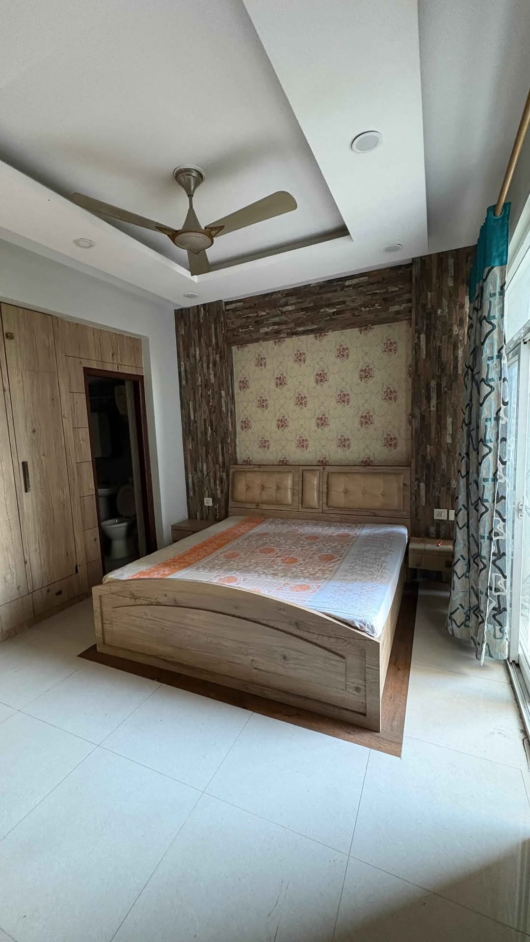 Amrapali Zodiac : 2 + 1 BHK Flat for sale in Sector 120, Noida