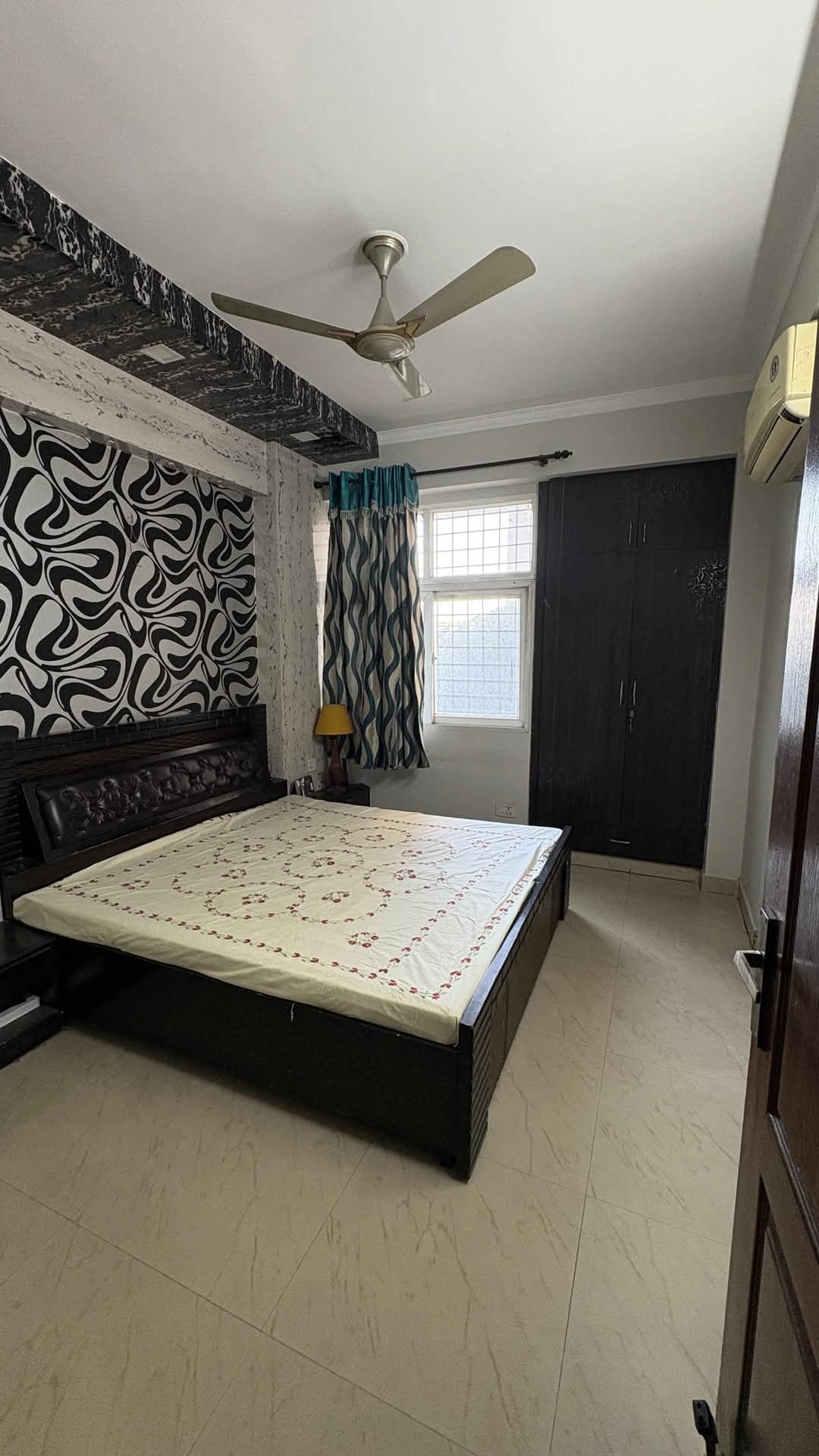 Amrapali Zodiac : 2 + 1 BHK Flat for sale in Sector 120, Noida