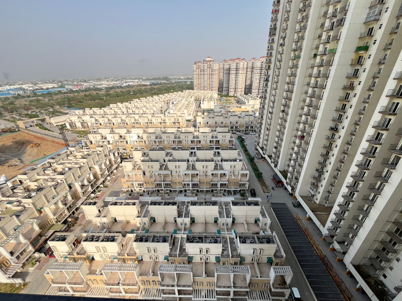Amrapali Dream Valley : 3 BHK Semi Furnished Villa for rent in TechZone 4, Noida Extension