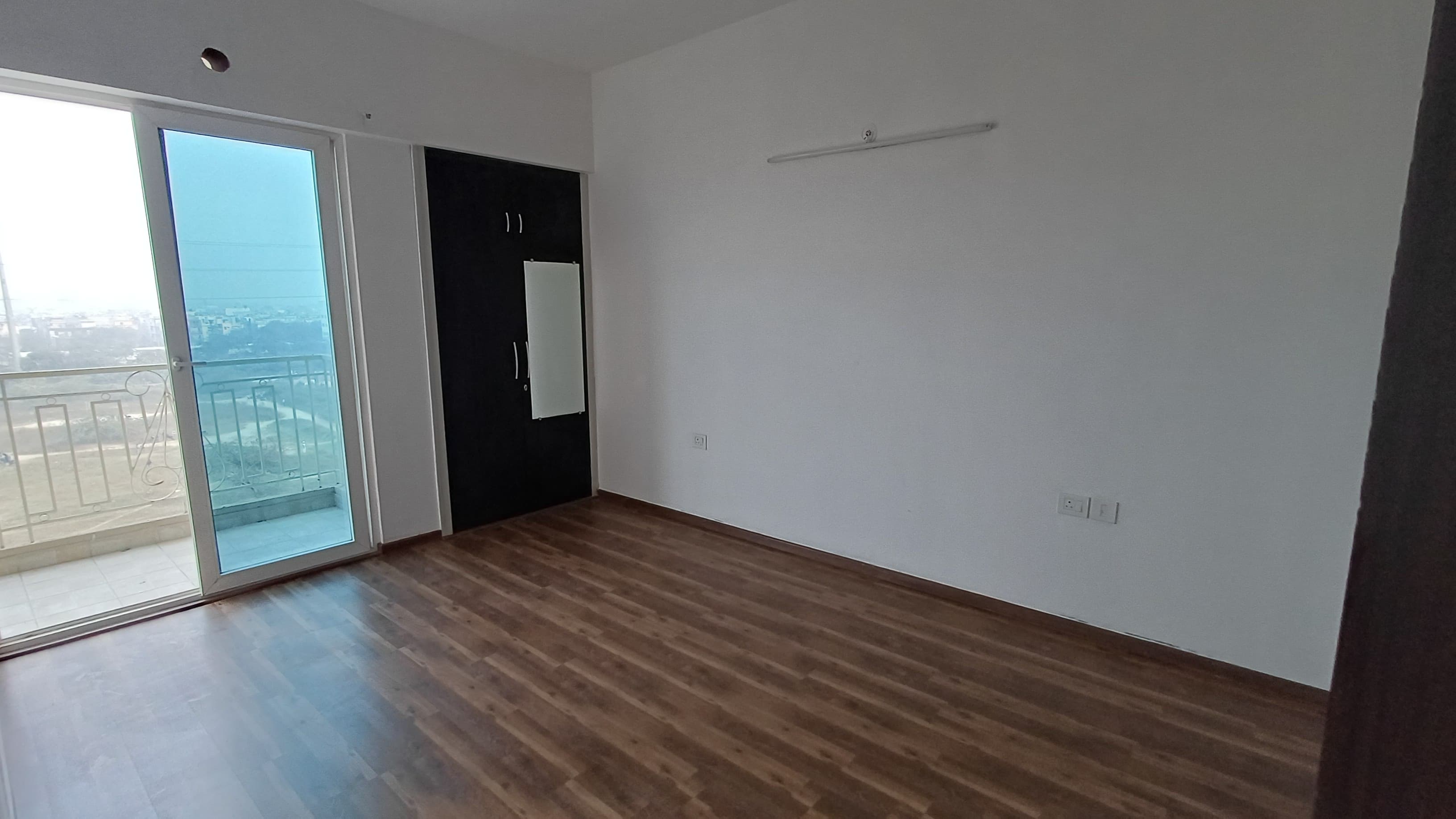 Apex The Kremlin : 2 BHK Semi Furnished Flat For Rent in Indirapuram, Ghaziabad