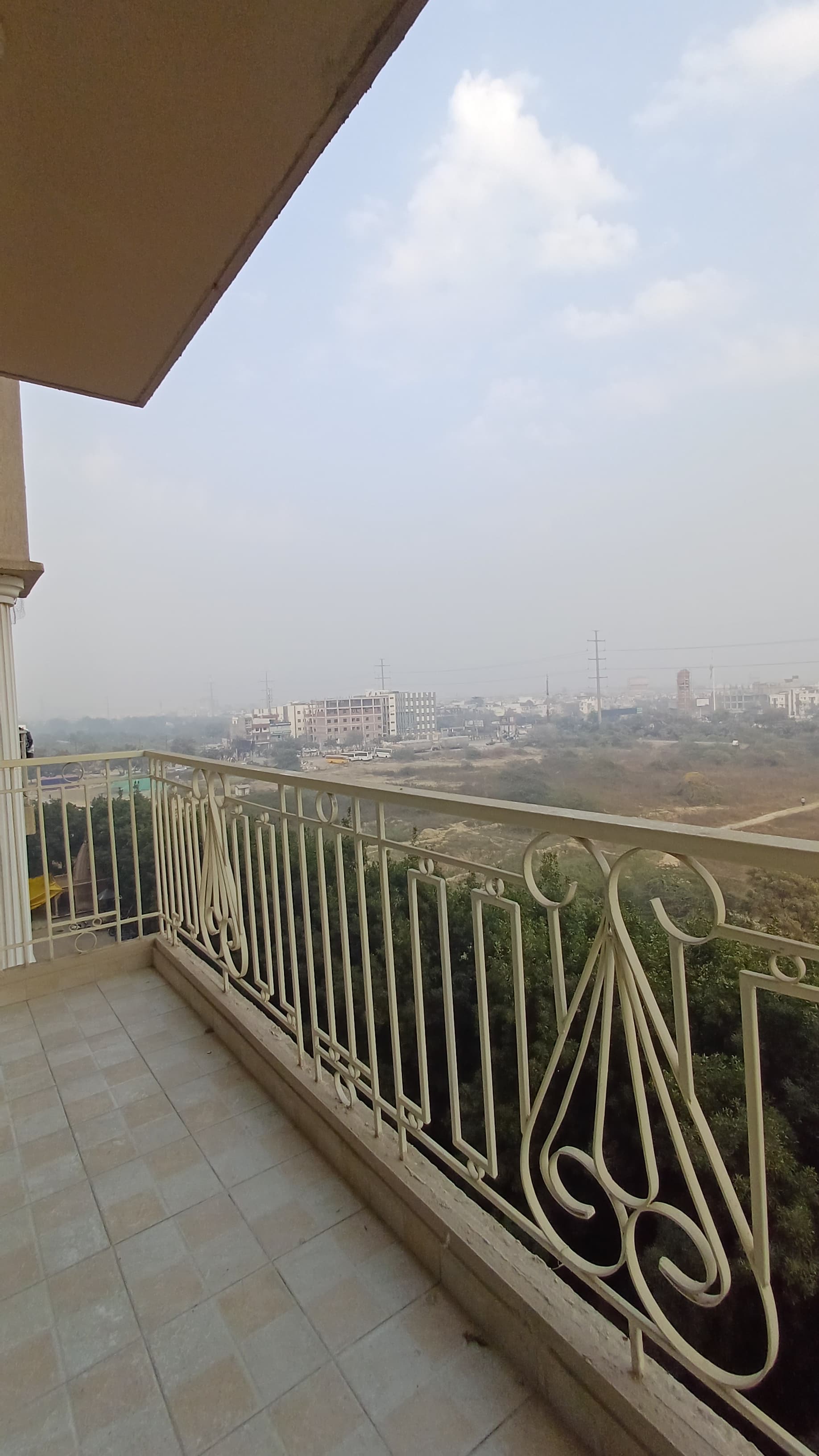 Apex The Kremlin : 2 BHK Semi Furnished Flat For Rent in Indirapuram, Ghaziabad 