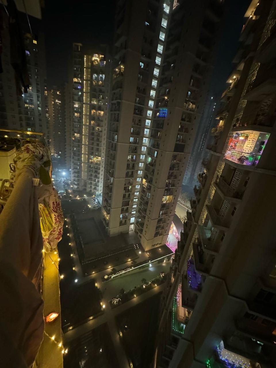 Apex Golf Avenue : 2 BHK Fully Furnished Flat For Rent in Sector 1, Noida Extension, Bisrakh Jalalpur