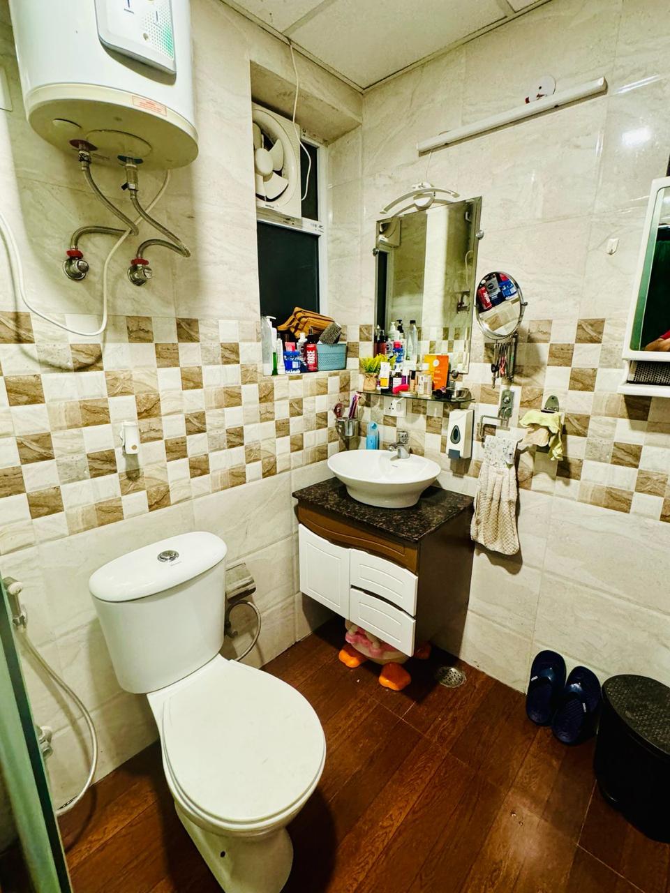 Apex Golf Avenue : 2 BHK Fully Furnished Flat For Rent in Sector 1, Noida Extension, Bisrakh Jalalpur