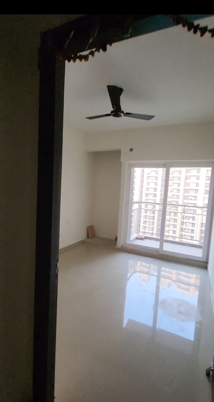 Aqua Garden : 3BHK Semi Furnished Flat For Rent in Sector 16B, Noida Extension