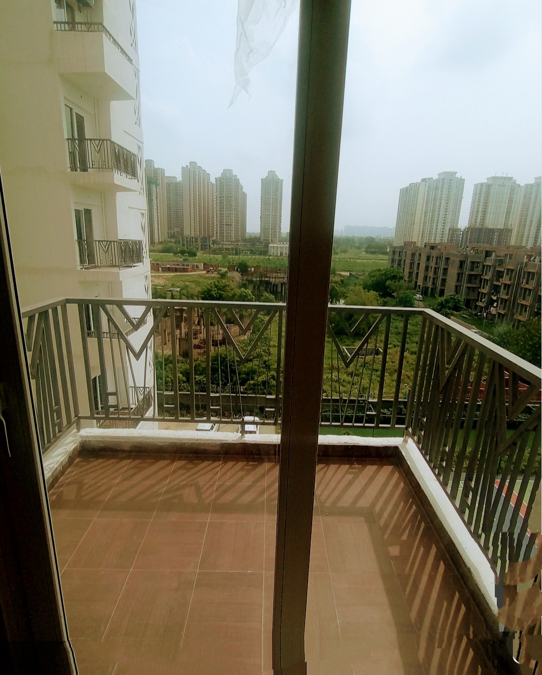 Arihant Abode : 3 BHK Flat for sale in Sector 10, Noida Extension